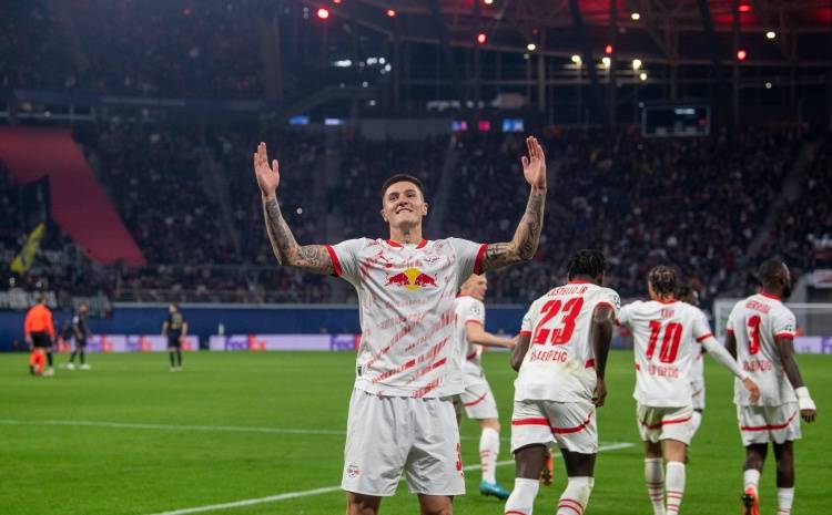 曼联又被抬价了！红魔纽卡竞购莱比锡锋霸，塞斯科值8500万欧元吗？