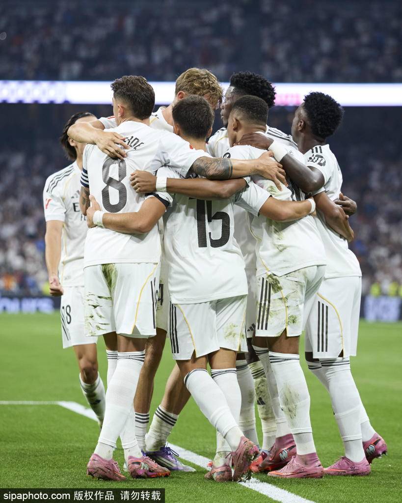 欧冠决赛战术解析：安切洛蒂的‘伪九号陷阱’如何击败巴萨？